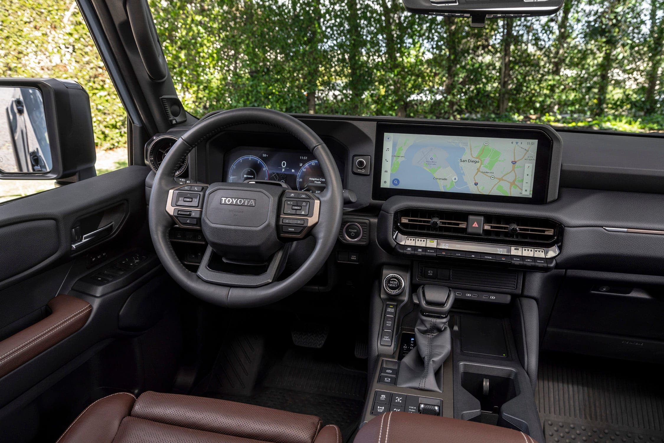 Toyota Land Cruiser - Thumbnail 3